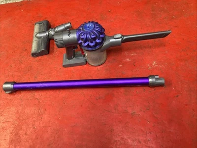 DYSON V6 SILVER CORDLESS VACUUM CLEANER FAULTY NEEDS NEW BATTERY CUTS OUT ✅ - Image 1 of 4