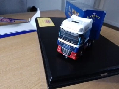 Remolque Oxford Diecast R.A.Howie Aberdeen DAF XF Cortinaside escala 1:76 DAF08CS Foto 1 de 4