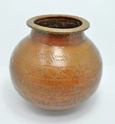 Antigua olla de almacenamiento de agua de cobre Matka original antigua hecha a mano finamente grabada  Foto 1 de 4