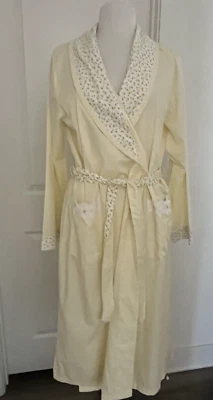 Bata Secret Treasures Cottage Core mediana amarilla bebé guinga encaje bolsillos Foto 1 de 4