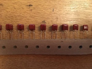 Audio Mylar style capacitors 100nF 60V 20 PIECES Z2905 - Foto 1 di 1