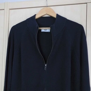 C&A Strickjacke Gr.XXL dunkelblau Reißverschluß Taschen sehr guter Zustand - Bild 1 von 4