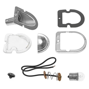 Lámpara de matrícula para Jaguar E-Type Serie 1; 1961-1964 Número de pieza C18219 - Imagen 1 de 3