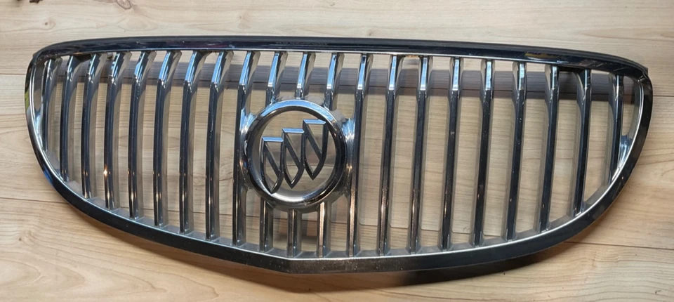 Buick Lacrosse 2008-09 parrilla cromada central superior delantera con emblema OEM Foto 1 de 4