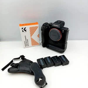 Fotocamera digitale mirrorless Sony A7S II 4K con impugnatura batteria e 2 batterie - Foto 1 di 7