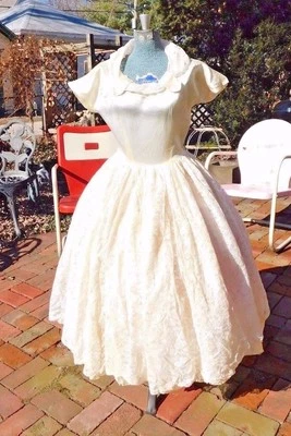 VESTIDO FORMAL VINTAGE AÑOS 50 ENCAJE SATINADO COLOR MARFIL MÁS ALLÁ DE LA RODILLA Foto 1 de 4