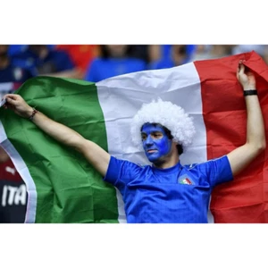 BANDIERA ITALIA TRICOLORE NAZIONALE ITALIANA IN TESSUTO RESISTENTE 90X150 CM - Foto 1 di 3