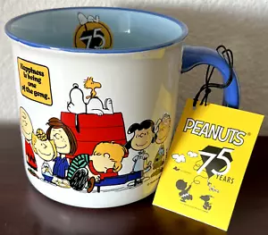 Taza Peanuts 75 Years Happiness Is Being One Of The Gang 21 oz nueva con etiquetas - Imagen 1 de 6