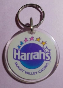 1995 HARRAHS CASINO SKAGIT VALLEY KEYCHAIN BOW WASHINGTON COLLECTIBLE 03433 - Picture 1 of 2