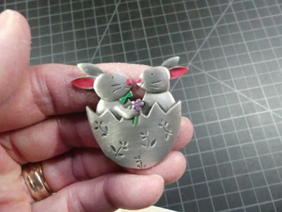 Vintage JJ Easter Bunny Brooch – Two Rabbits in Egg – Pewter Finish Enamel  - Image 1 of 3