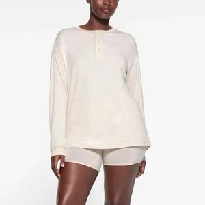 SKIMS Boyfriend Long Sleeve Henley - Heather Oatmeal - Picture 1 of 4
