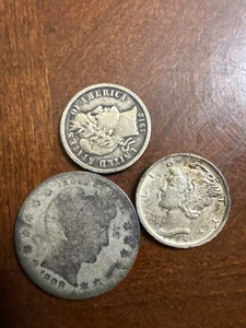 Lot 3 Silbermünzen - 1908 Barber Quarter, 1912 Barber Dime, 1935 Mercury Dime - Bild 1 von 6