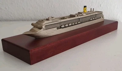 SCHIFFSMODELL  COSTA MEDITETTANEA auf Holzsockel Vitrinenobjekt TOP Zustand  - Bild 1 von 4