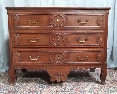 Commode Louis XV en noyer - Photo 1/4