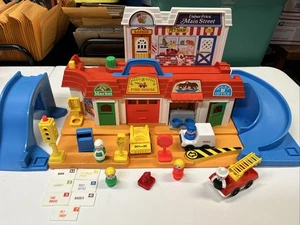 Vintage 1986 Fisher Price Little People Play Family Main Street + Box Complete - Picture 1 of 21
