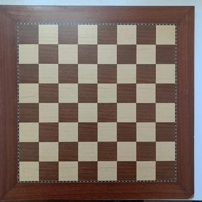 Tablero de ajedrez de madera Cambor y piezas de ajedrez Westminster y soporte de caja de ajedrez tallado en madera Foto 1 de 4