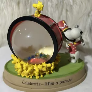 Hallmark 2013 Peanuts Snoopy & Woodstock Water Globe CELEBRATE LIFE'S A PARADE! - Picture 1 of 9
