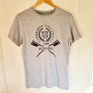 Camiseta Universidad de Cambridge Mercancía Oficial Talla Pequeña Buen Estado - Imagen 1 de 4