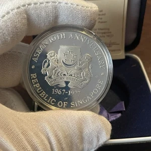 Coin Silver 10 Dollars ASEAN 10th Anniversary 1977 Singapore Cased 0.5 Silver - Picture 1 of 8