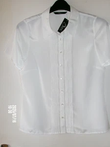 Classic women's blouse. Size 12 .Ivory colour. Pleated front detail. New. - Picture 1 of 3
