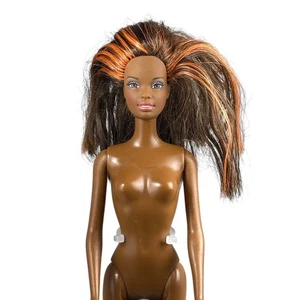 Muñeca Christie Barbie #54216 Salon Surprise 2002 - Imagen 1 de 4
