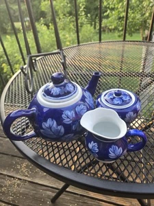 Teiera e zuccheriera DesignPac blu e bianco cobalto. - Foto 1 di 10