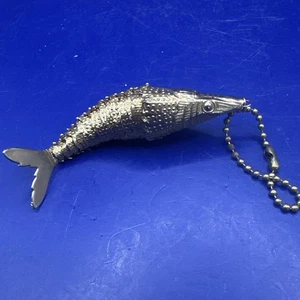 Llavero colgante vintage de señuelo de pez koi articulado tono dorado - Imagen 1 de 8