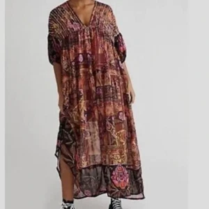 Free People Too Much To Dream Maxi braun rosa Blumen Stufen Perlen Neu mit Etikett Größe XS - Bild 1 von 14