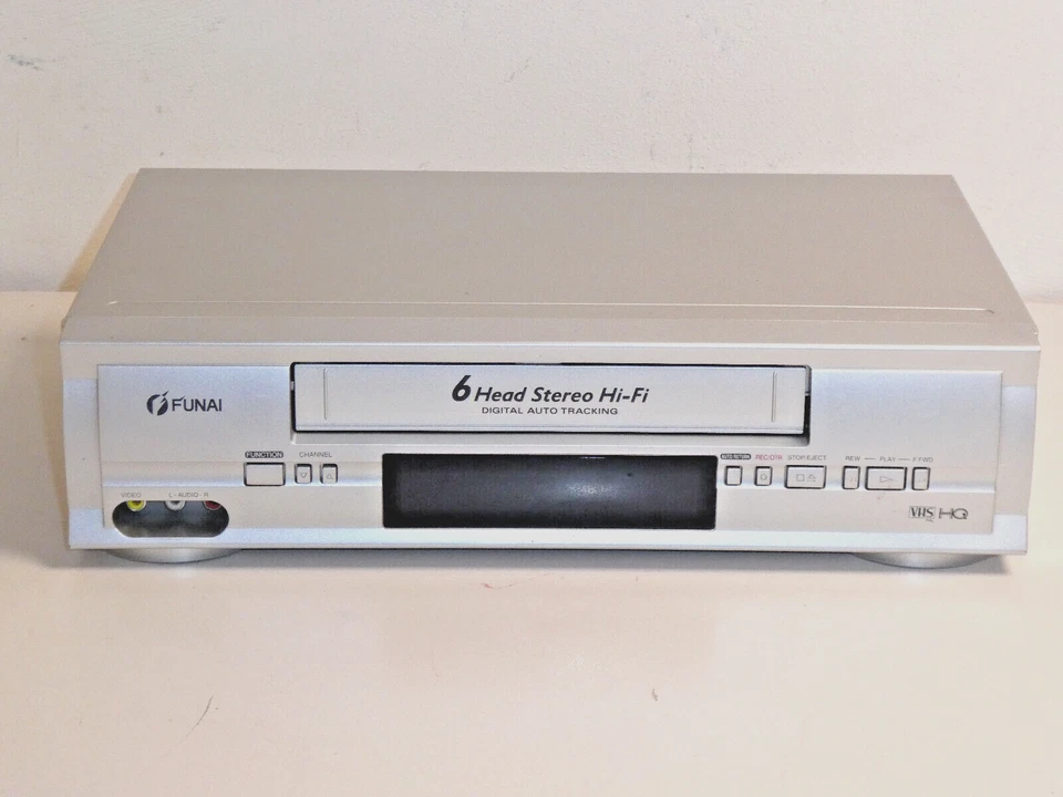 Funai 31D-850 6 Head VHS-Videorecorder, DEFEKT wirft Band wieder aus - Bild 1 von 4