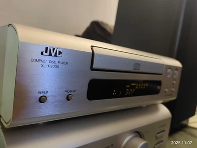 JVC SUPER DIGIFINE XL-F3000 COMPACT DISC PLAYER. GREAT WORKING CONDITION OPT OUT - Image 1 of 4