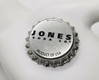 Jones Soda Co. silberfarbene Metall Flaschenkappe Pin USA Mütze Krawatte Revers Finback schwarz