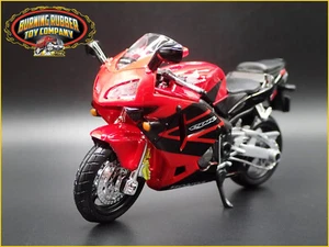 HONDA CBR600RR SPORT BIKE MOTORCYCLE RED 1/18 SCALE DIORAMA DIECAST MODEL BIKE - Picture 1 of 8