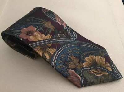 Karl Lagerfeld Men's Necktie Floral Tie 100% Silk Made In Costa Rica  53" L 4" W - Image 1 of 4