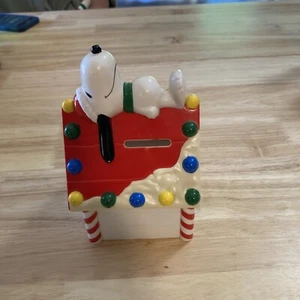Snoopy piggy bank doghouse Christmas Whitmans Candies - Picture 1 of 9