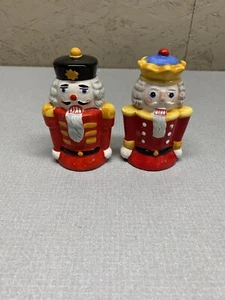 SET SHAKER AL SALE E AL PEPE IN CERAMICA NUTCRACKER'S VACANZE ALTI 4 POLLICI &1 - Foto 1 di 7