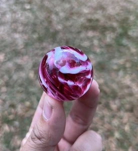 Sammy Hogue Marmor 1 1/2" signiert mit Ständer rosa rosa und weiß Wirbel - Bild 1 von 7