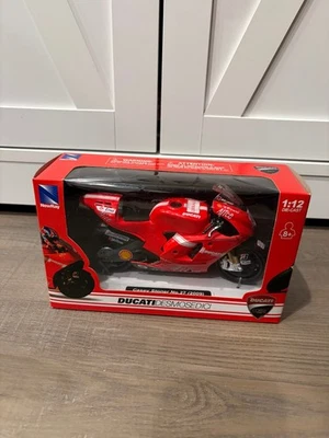 2010 New Ray 1:12 Diecast DUCATI COURSE Desmosedici Casey Stoner No. 27 (2009) - Image 1 of 4