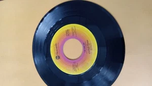 30 (45 rpm vinyl records) 1980's soft rock soul, george benson andy gibb - Picture 1 of 3