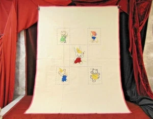 Colcha de colección década de 1940 bordada para niños 42 x 56 Happy Animals Play - Imagen 1 de 12