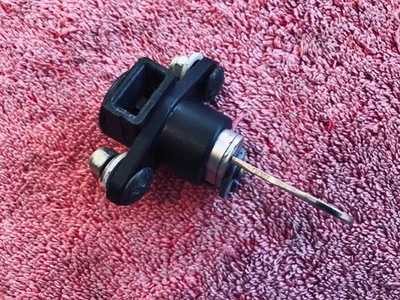 1981-1995 R80ST R80G/S R100GS BMW MOTOCICLETA CERRADURA ASIENTO TRASERO CON LLAVE! UN MILAGRO Foto 1 de 4