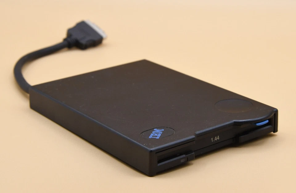 IBM ThinkPad 700C PS/2 Vintage Floppy 1.44 Diskettenleser disk reader - Bild 1 von 4