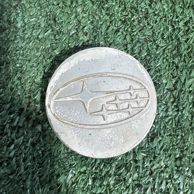 Tampa central prata Subaru OEM 2006-2015 Forester Impreza Outback 28821SA030 - Imagem 1 de 3