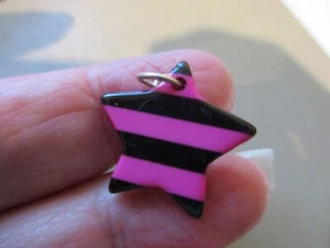 PULSERA COLGANTE DE COLECCIÓN ROSA NEGRO A RAYAS CARAMELO LUCKY STAR PLÁSTICO FOB - Imagen 1 de 3