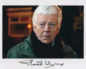 Doctor Who Autograph: GILBERT WYNNE (Torchwood) Signed Photo - Foto 1 di 1