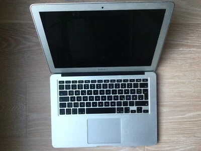 Apple MacBook Air 6.2 13,3 Zoll Intel Core  i7 1,7 GHz 8 GB RAM 500 GB HDD - Bild 1 von 4