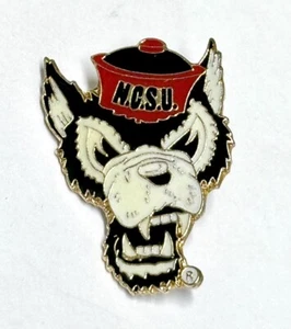 NC State Wolfpack Pin Football Wuf Lapel Pin - Picture 1 of 4