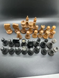 Vintage Carved Wood 32 Piece Chessmen Chess Set - Picture 1 of 5
