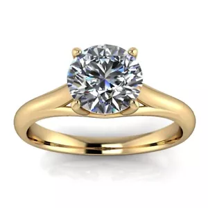 Anillo de compromiso solitario de 4 clavijas de diamantes cultivados en laboratorio de 2 quilates en oro amarillo liso de 14 K - Imagen 1 de 16