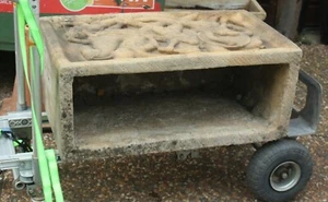 Large Vintage Concrete Planter Box WITH ROMAN SOLDIERS - Picture 1 of 4