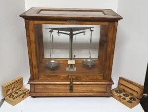 Antica bilancia trave in cassa di legno di Palo Company New York Made in Germany - Foto 1 di 17